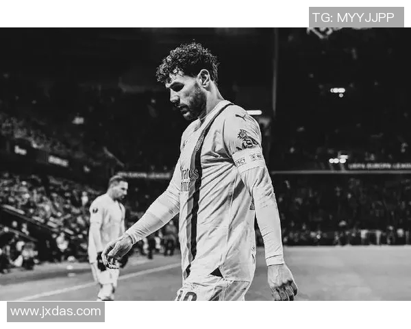 卷毛足球球星的独特魅力与技术风采探讨