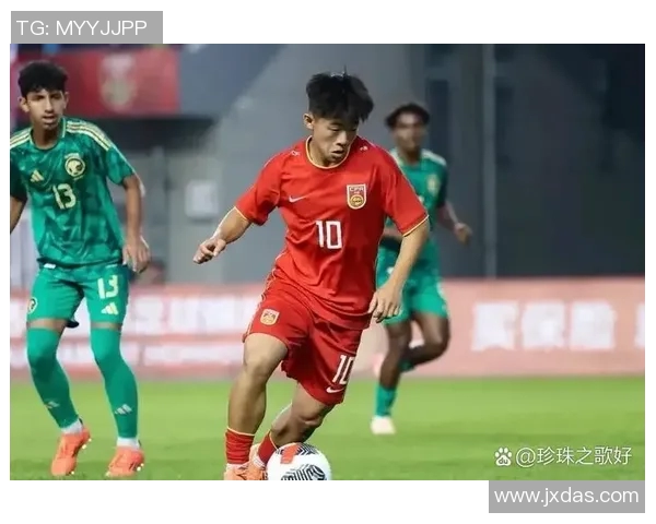 撕破中国足球防线的球星:揭秘他如何打破防守并带领球队获胜